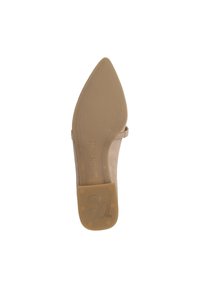 Ballerines en daim beige à bout pointu avec une finition lisse. Dotées d'une semelle en caoutchouc flexible et d'un logo embossé sur le talon rembourré.