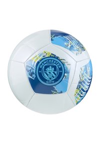 Vit fotboll med blå och gula grafiska mönster, med en cirkulär Manchester City-logotyp i mitten. Texturerad yta för grepp.