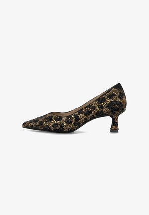 Spitz zulaufender Pump mit einem schwarz-goldenen Nietenmuster, niedriger Kitten-Absatz und glattem Innenfutter. Mit einem strukturierten Leopardenmuster.