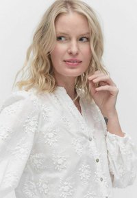 Dobber MIDORI EMBROIDERED FLORAL - Blouse - white