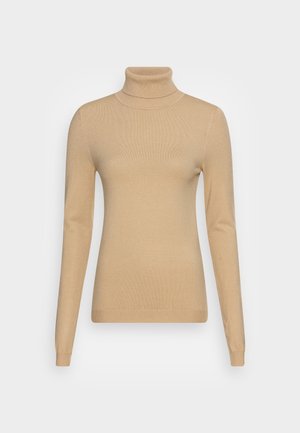 Beige langærmet rullekravesweater med ribkant på krave, ærmer og kant, vist mod en lys baggrund.