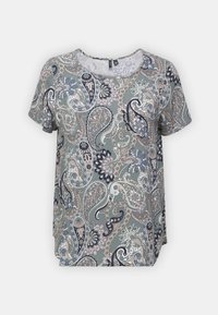 Top cu mâneci scurte, cu model paisley în gri deschis, cu accente bleumarin, alb și roz. Material moale cu o croială lejeră și decolteu rotund.