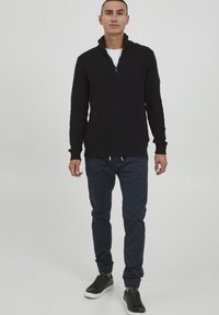 11 Project PRXANTHOS - Trui - black