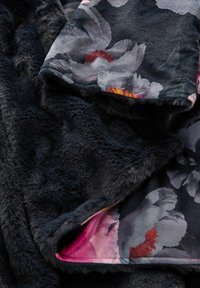 B by Ted Baker REVERSIBLE WATERFALL FLORAL - Cardigan - navy pink