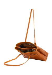 Borsa a tracolla in pelle color tan con design piatto, dotata di una tracolla regolabile, apertura superiore e una fodera interna a fantasia scozzese con più scomparti.