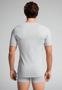 IUMAN Intimissimi Uomo V-NECK - Undertröja - grigio melange