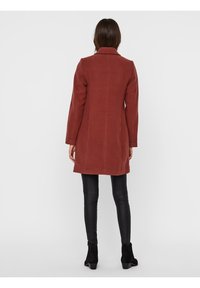 Vero Moda Abrigo clásico - red