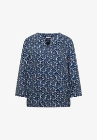 Blusa de manga larga con patrón en forma de abanico azul marino sobre fondo blanco, escote redondo con un pequeño corte en V y ajuste holgado.