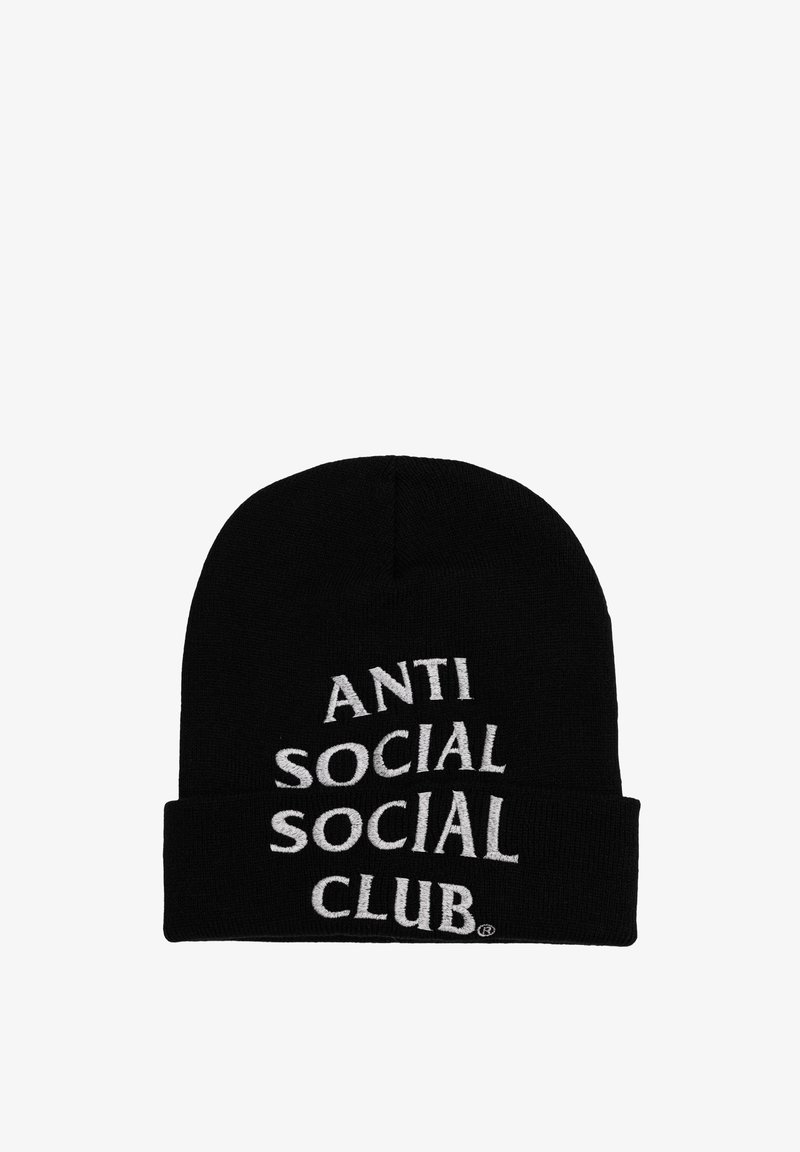 Czarna, dziana czapka beanie z białym haftem tekstu "ANTI SOCIAL SOCIAL CLUB" w zakrzywionym układzie. Klasyczny kształt beanie z podwiniętym brzegiem.