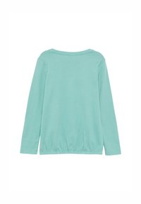Mintgroene langwerpige top met een geraffineerde zoom, ronde halslijn en een gladde stofstructuur. Eenvoudig ontwerp, geen patronen of versieringen.