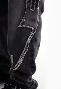 FAVELA PATCH UNISEX - Blugi loose fit - black washed
