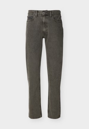 Ευθεία, ξεβαμμένα μαύρα τζιν παντελόνια με θηλιές για ζώνη, κουμπί μπροστά, φερμουάρ και σχέδιο με πέντε τσέπες σε απλό φόντο.