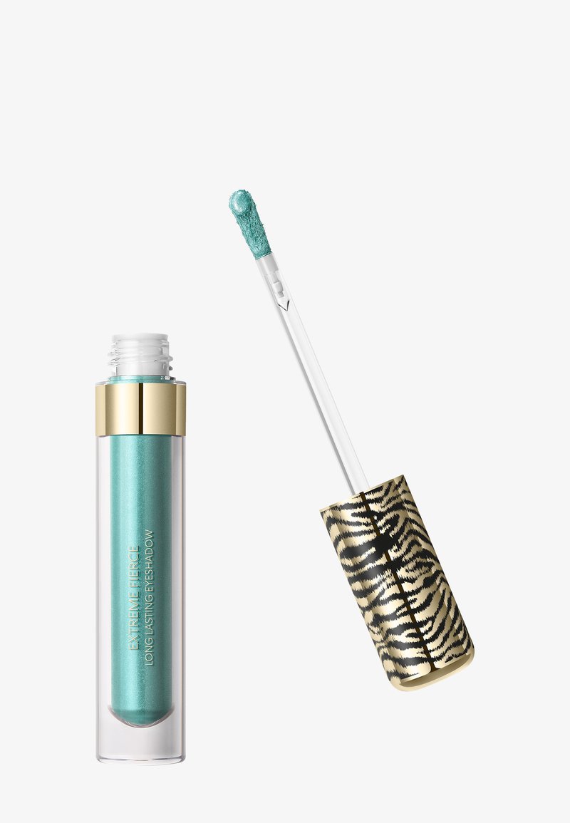 Tube ouvert de fard à paupières liquide turquoise avec un contenant doré et transparent, et un applicateur baguette avec un manche imprimé léopard.