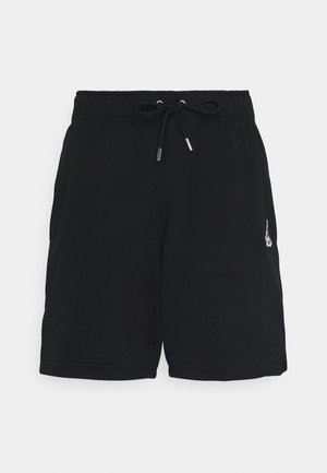 Short noir longueur genou avec taille élastique, cordon de serrage et petit logo blanc brodé sur le bas de la jambe gauche, présenté sur un fond uni.