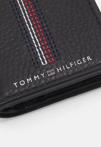 Tommy Hilfiger CASUAL BIFOLD - Maks - black