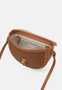 Coccinelle Skuldertasker - camel