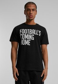 Merchcode FOOTBALL'S COMING HOME LOGO - Apdrukāts T-krekls - black