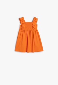 Orangenes ärmelloses Kleid mit Rüschenträgern, strukturiertem Stoff, gerafftem Oberteil und schwingendem Rock, geeignet für die Freizeit.