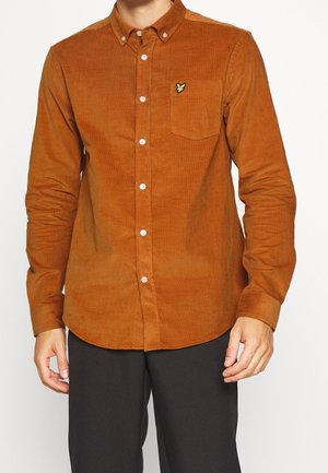 Camicia button-down in corda marrone con taschino e un piccolo logo. Maniche lunghe e orlo arrotondato. Tessuto morbido, vestibilità standard.