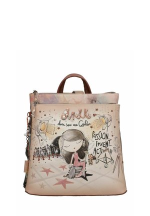 Sac en cuir beige avec un design illustré coloré, représentant une fille en fauteuil roulant et un texte motivant. Les accents comprennent des étoiles et des éléments métalliques.