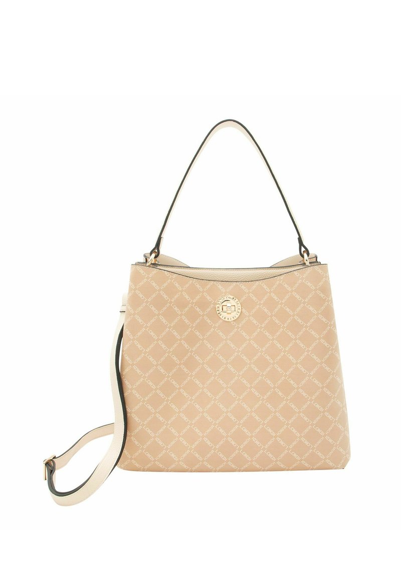 Bolso beige con patrón de diamantes, borde negro y detalle de logo dorado. Cuenta con un asa resistente y una correa de hombro desmontable.