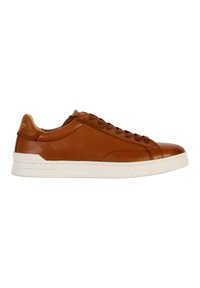 Sneaker in pelle marrone con finitura liscia, suola in gomma bianca e lacci. Design minimalista con punta arrotondata e retro imbottito.