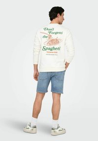 Only & Sons ONSWEFT NORMAL GESCHNITTEN - Kratke hlače od trapera - light blue denim