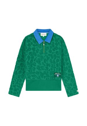 Groene trui met lange mouwen, donker luipaardprint, felblauwe kraag, gouden rits en een klein logoplaatje aan de onderkant aan de linkerkant.