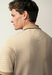 Next GEO PRINT - Poloshirts - neutral brown geo