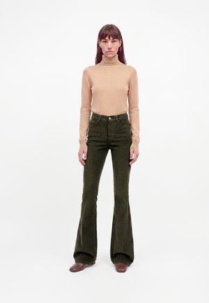 Vero Moda Tall, VMFLASH FLARED PANTS - Панталони - forest night
