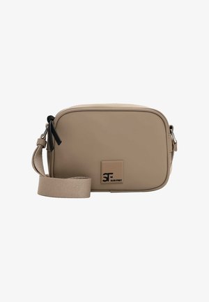 Beige Umhängetasche mit rechteckiger Form, glattem synthetischem Material, schwarzem Reißverschluss und verstellbarem Stoffriemen. Logo auf der Vorderseite.