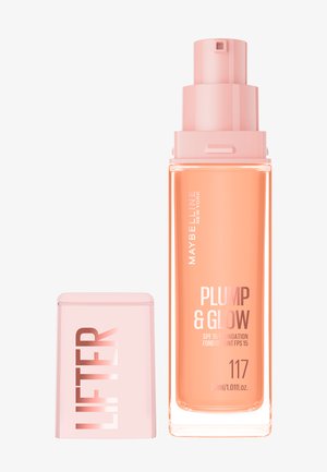 Fondotinta Maybelline Plump & Glow, in una bottiglia di vetro trasparente con un erogatore rosa, presenta un liquido color arancione e un cappuccio rosa.