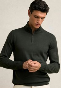 Reiss REGULAR FIT - BLACKHALL HALF-ZIP  - Pulover - dark military green