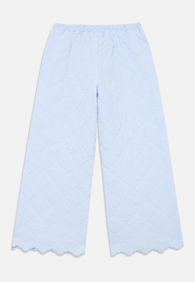 Svetlomodré nohavice so širokými nohavicami s kvetinovou čipkovanou textúrou a vlnitým lemom, s elastickým pásom.