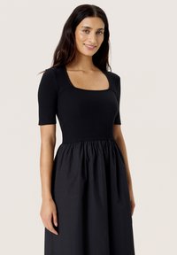 Soaked in Luxury SIMONE PHOEBE  - Denní šaty - black