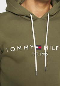 Tommy Hilfiger Jersey con capucha - dark green