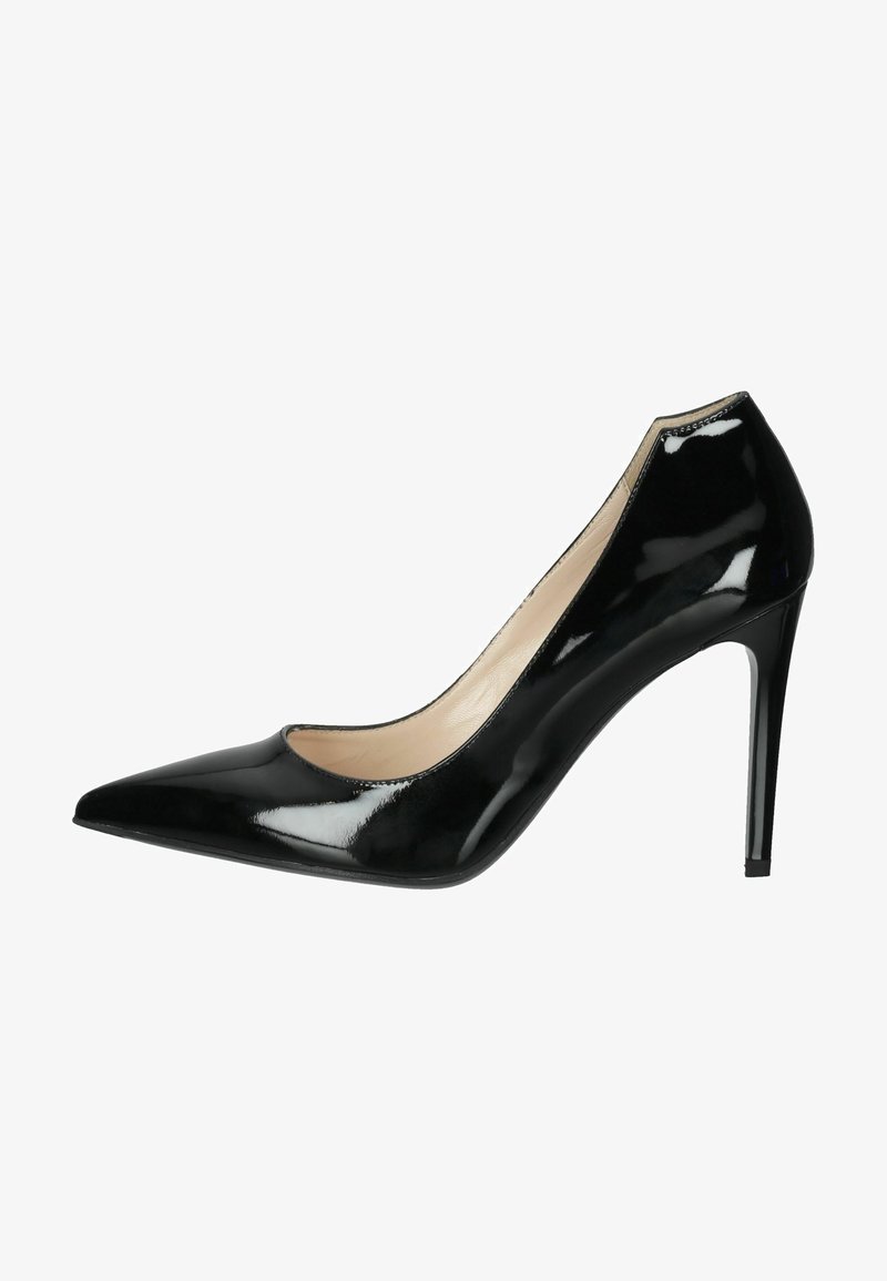 Schwarze Lackleder-Pumps mit hohen Absätzen, spitzem Fußteil, geschwungener Silhouette und glänzendem Finish. Verfügt über einen schlanken Absatz und ein minimalistisches Design.