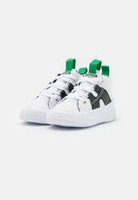 Converse CHUCK TAYLOR ALL STAR ULTRA HOME TEAM UNISEX - Trainers - white/black/green