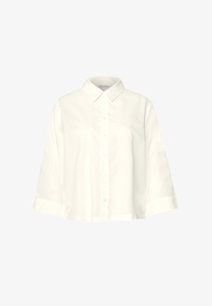 Camisa blanca de algodón con mangas largas, cierre de botones en la parte delantera y cuello clásico; textura suave, ligero brillo y sin patrones visibles.
