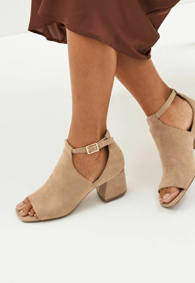 Next FOREVER COMFORT® LOW CUT  - Páskové sandály  - neutral