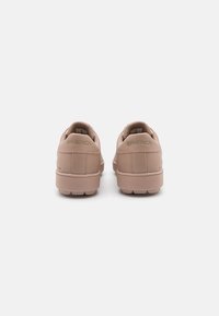 Geox D SPHERICA ECUB - Tenisky - beige
