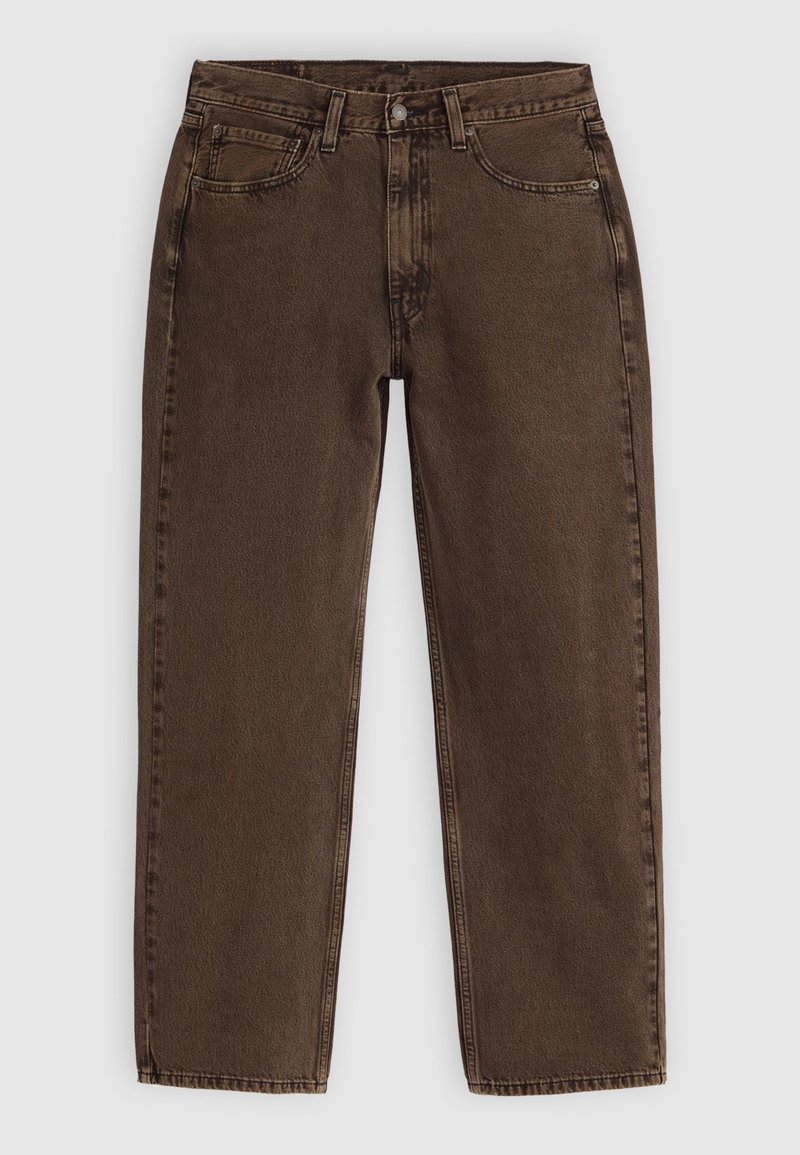 Jean en denim marron à jambes droites avec poches avant, passants pour ceinture et fermeture par bouton et zip, présenté à plat sur un fond clair.