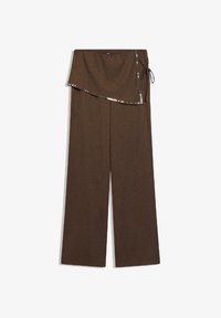 Neselectat, dark brown