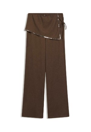 Brązowe spodnie o szerokich nogawkach z dołączoną asymetryczną spódnicą na zakładkę, ozdobioną obszyciami z cekinów i wiązaniem z boku.