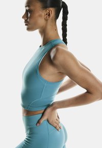 On STUDIO CROP - Top - niagara