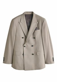 Blazer beige pour homme à double boutonnage avec revers crantés, boutons noirs, poches à rabat et un mouchoir de poche sombre dans la poche poitrine.