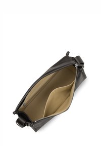 Borsa a mano in pelle nera con chiusura a zip superiore, interna beige e due tasche per una migliore organizzazione. Texture liscia e design semplice.