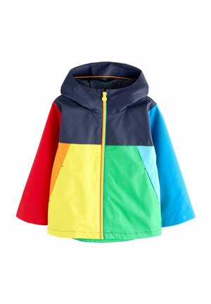Giacca a vento colorata con cappuccio, divisa in sezioni rosse, blu navy, gialle, verdi e blu, con zip frontale e tasche laterali.
