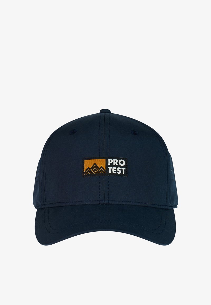 Donkerblauwe honkbalpet met een vooraan geplaatste patch waarop oranje bergen en de tekst "PRO TEST" in witte letters te zien zijn.