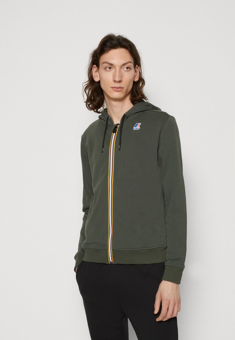 Pull en laine à capuche ecru Outfit
